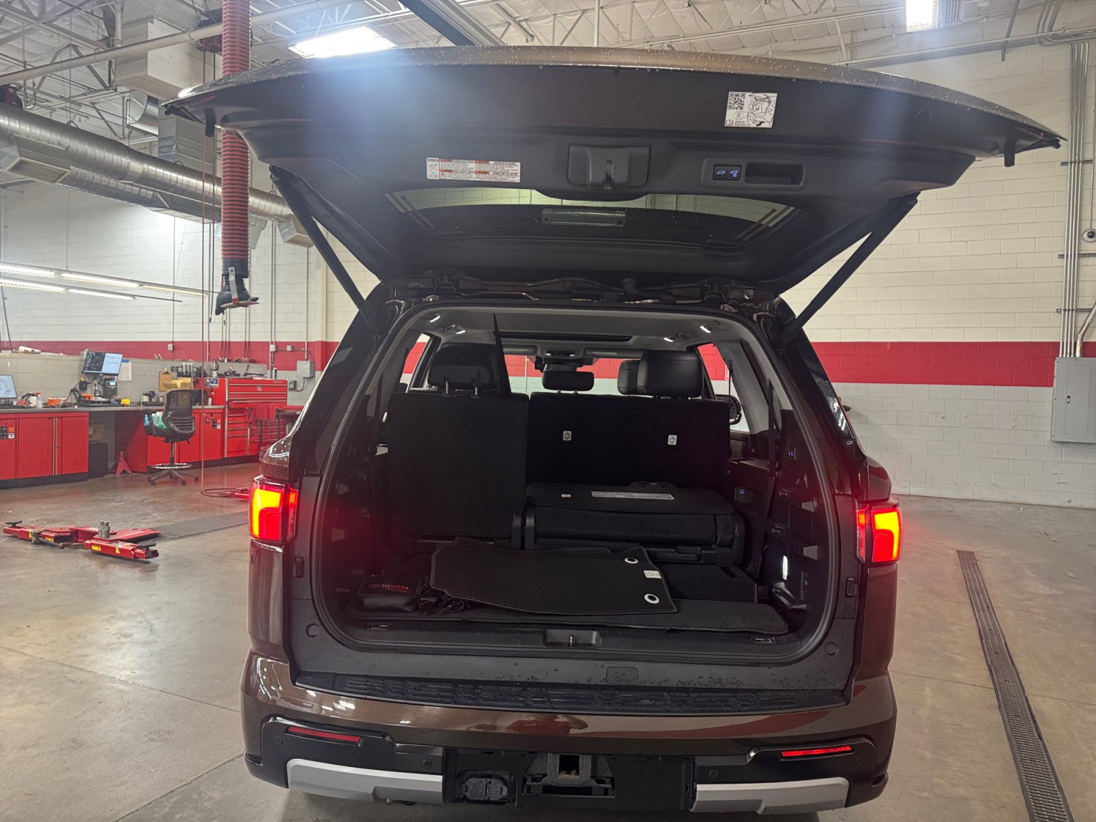 Used 2023 Toyota Sequoia Limited RWD image 31