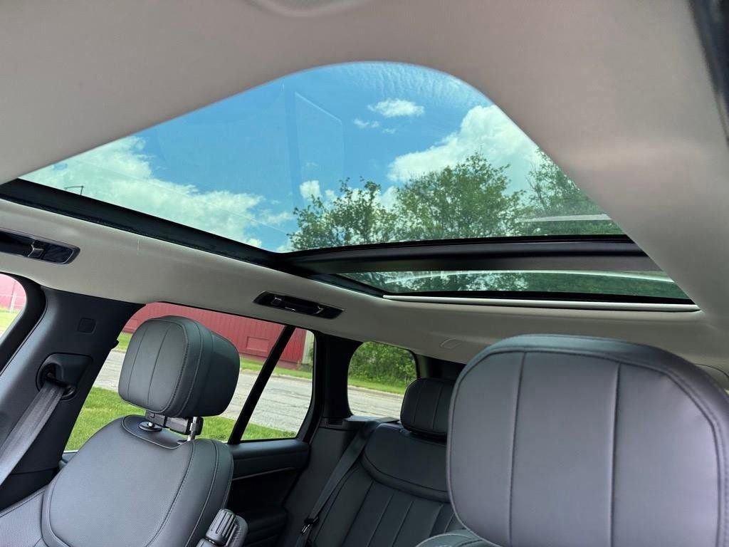 New 2025 Land Rover Range Rover SE image 4