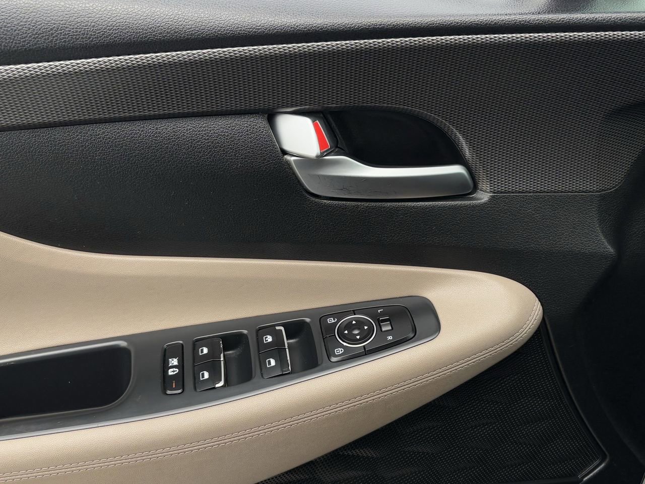 Used 2019 Hyundai Santa Fe SE image 21