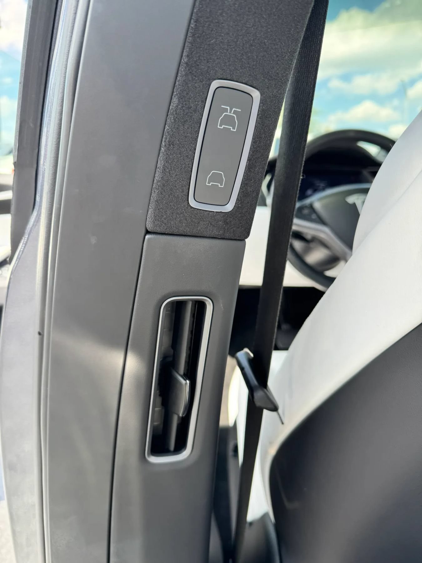 Used 2018 Tesla Model X 100D AWD/4WD image 24