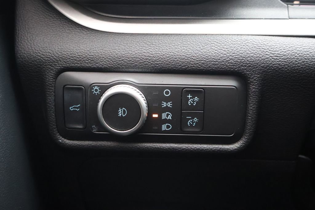 Used 2022 Ford Explorer XLT w/ Equipment Group 202A image 33