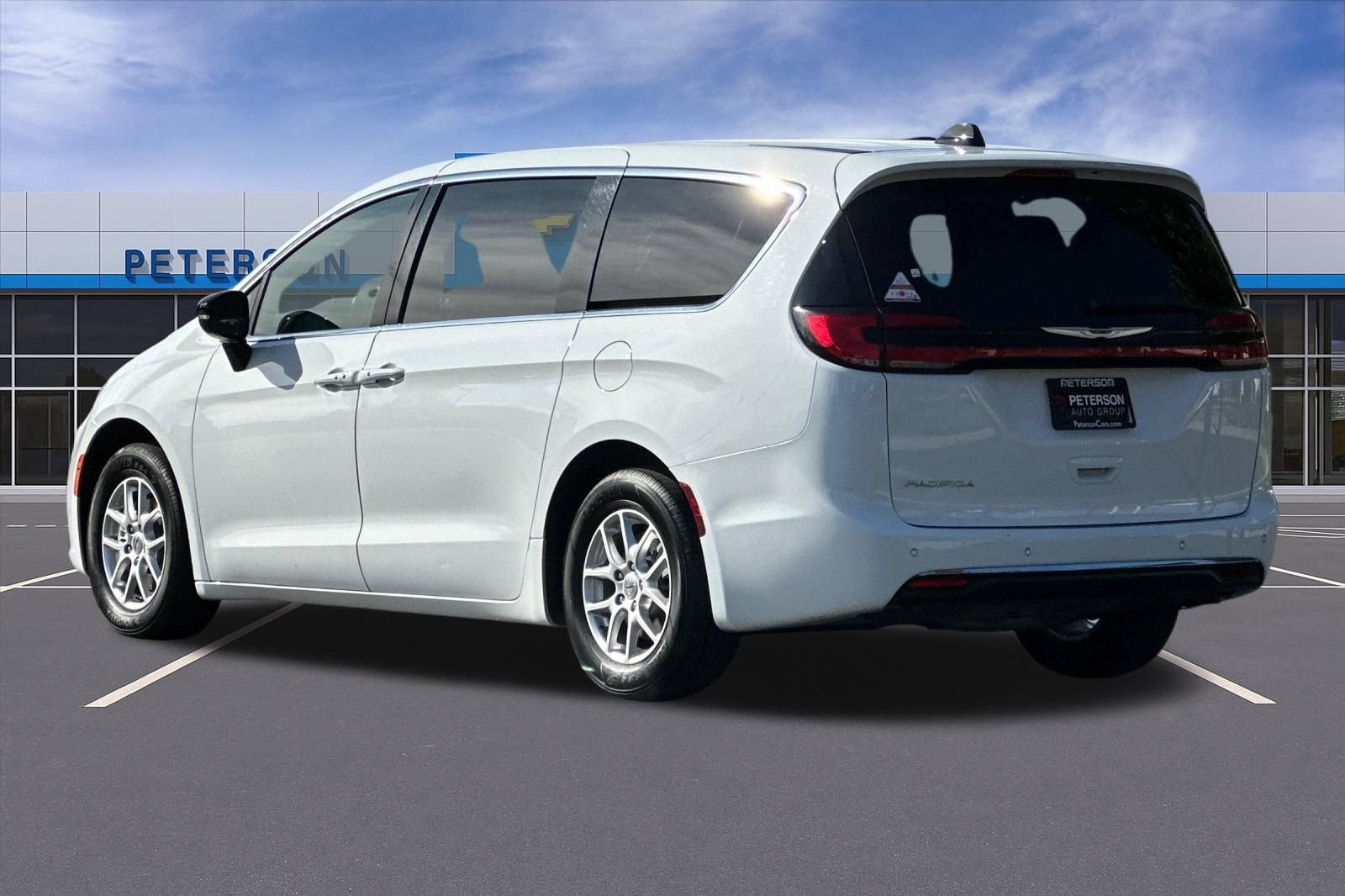 Used 2025 Chrysler Pacifica Select FWD image 6