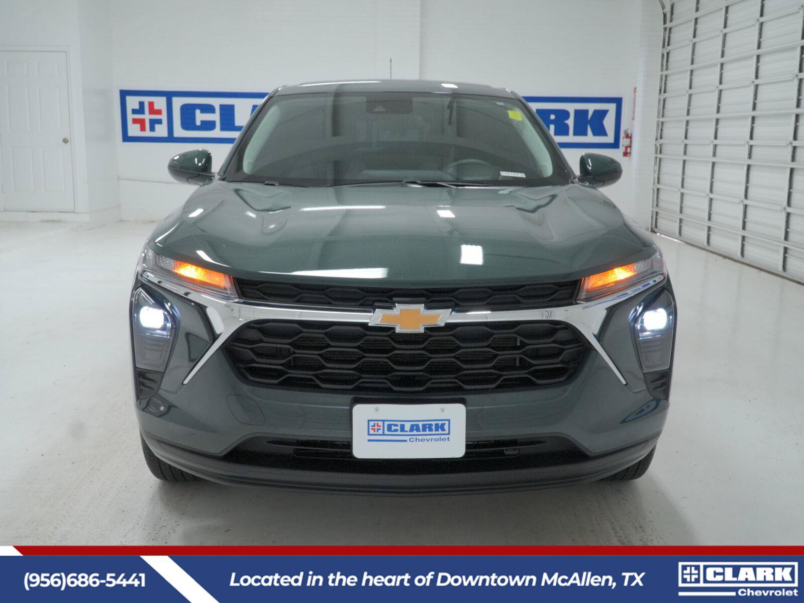 Used 2025 Chevrolet Trax LS w/ LS Convenience Package FWD image 2