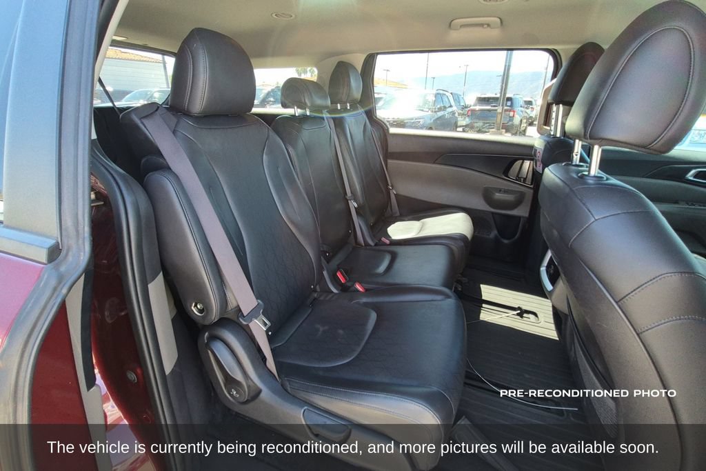 Used 2025 Kia Carnival FWD image 13