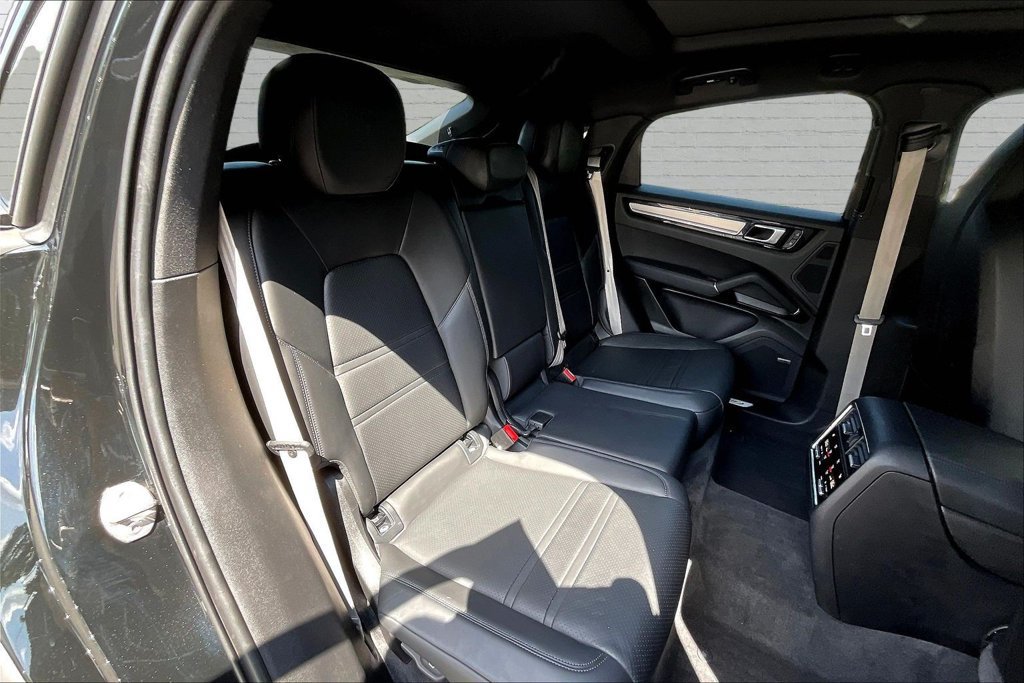 Used 2023 Porsche Cayenne S AWD/4WD image 22