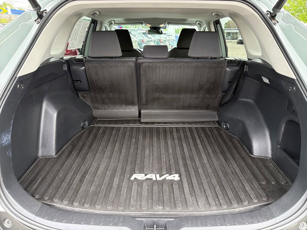 Used 2021 Toyota RAV4 XLE w/ Convenience Package AWD/4WD image 27