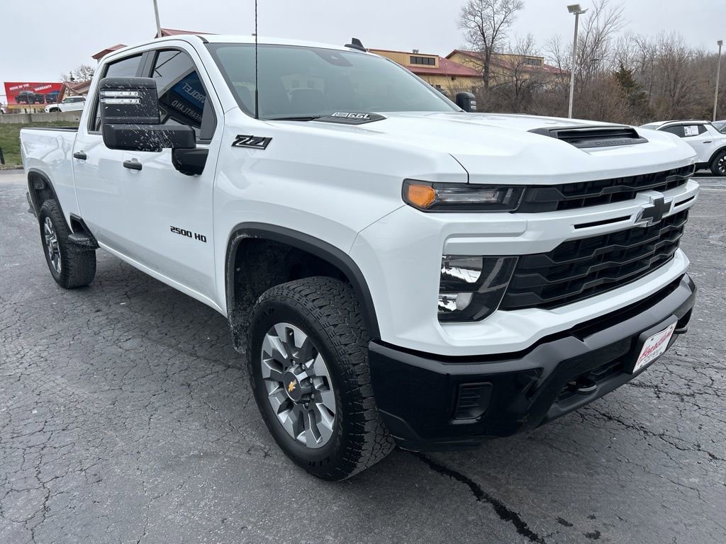 Used 2024 Chevrolet Silverado 2500 Custom w/ Custom Convenience Package image 3