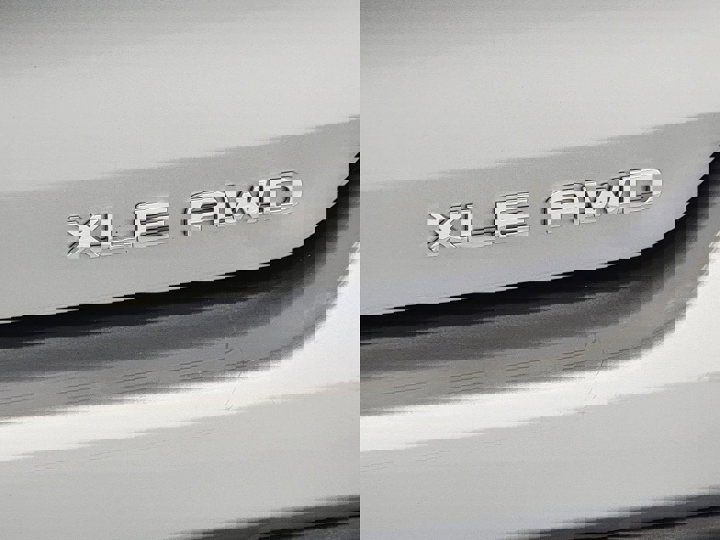 Used 2021 Toyota Highlander XLE image 10