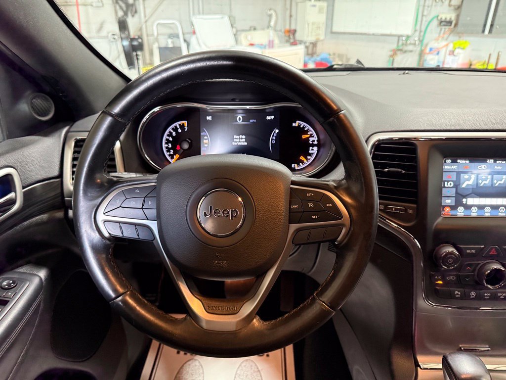 Certified 2020 Jeep Grand Cherokee Laredo AWD/4WD image 8