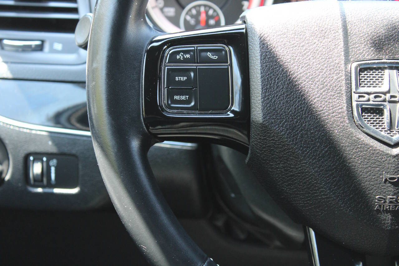 Used 2017 Dodge Grand Caravan SXT w/ Blacktop Package FWD image 36