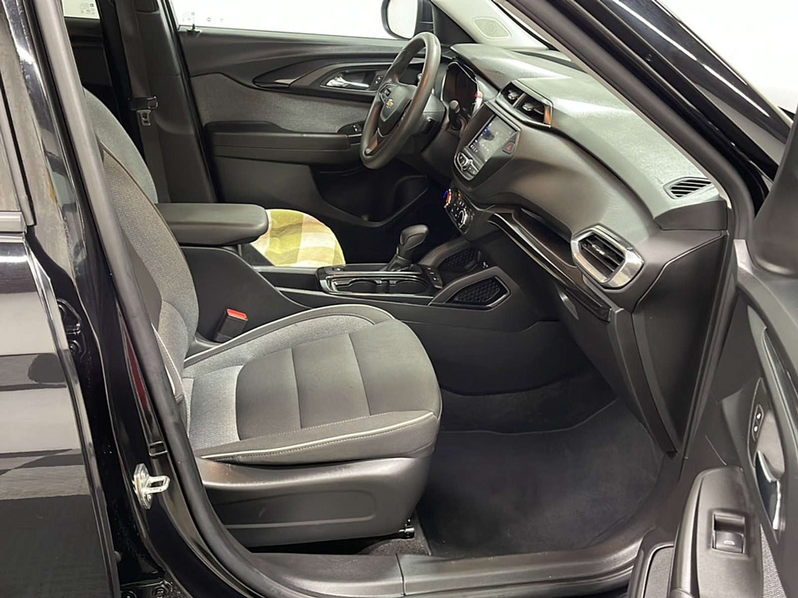 Used 2023 Chevrolet TrailBlazer LT FWD image 22