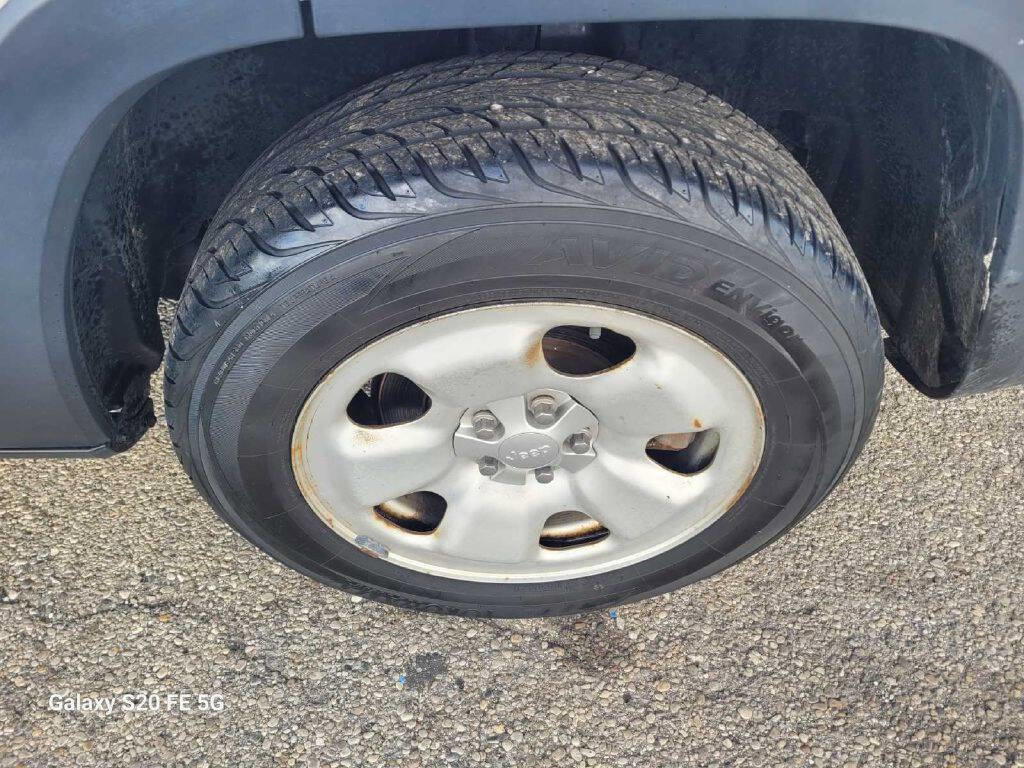 Used 2016 Jeep Cherokee Sport image 20