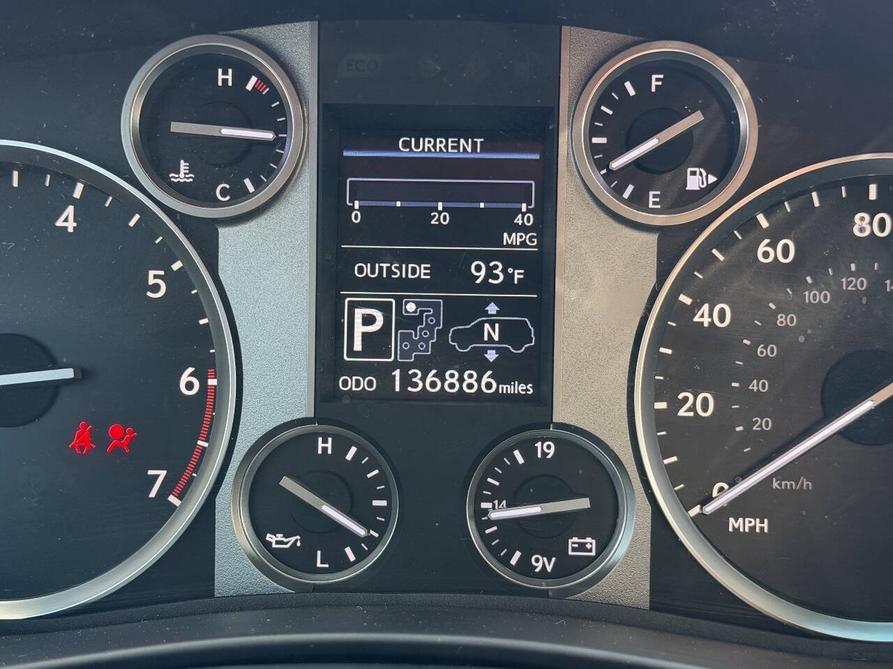 Used 2013 Lexus LX 570 4WD w/ Luxury Pkg image 19
