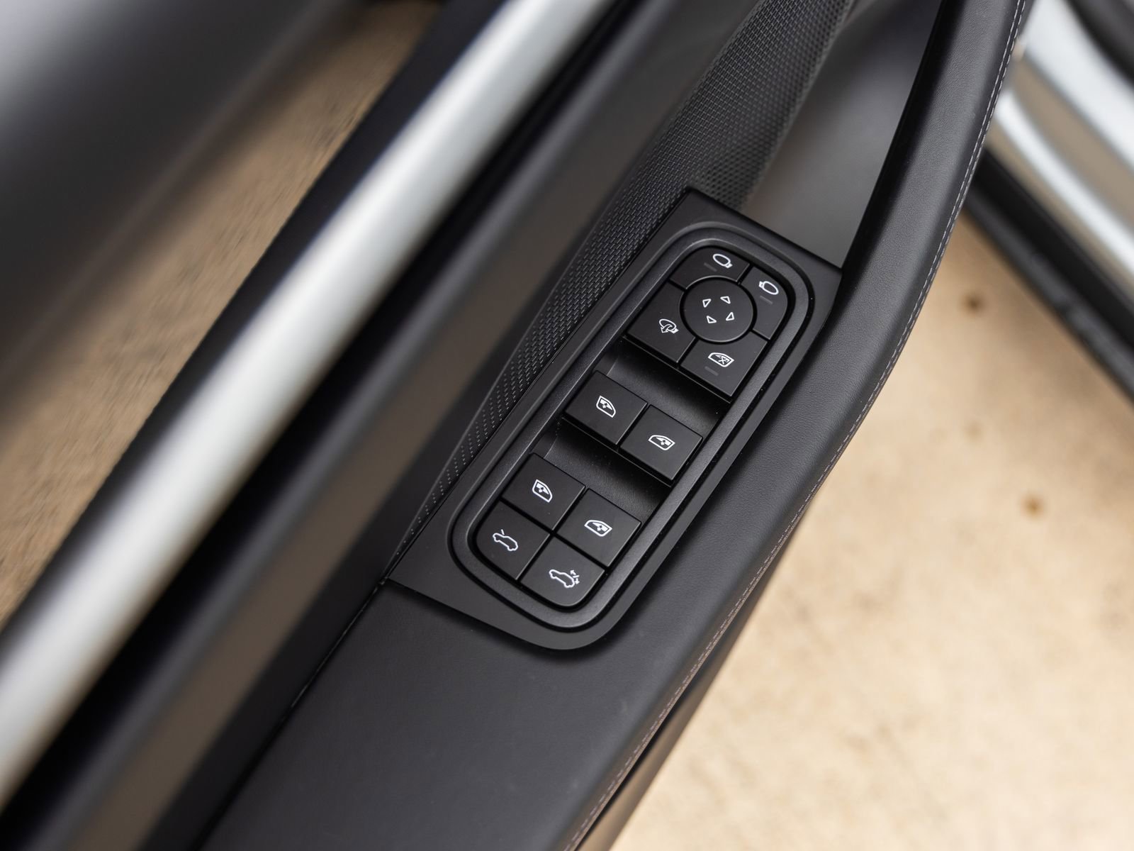 Certified 2025 Porsche Macan Electric image 20