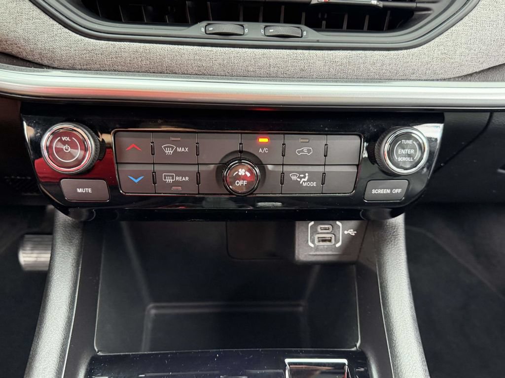 Used 2023 Jeep Compass Latitude AWD/4WD image 28