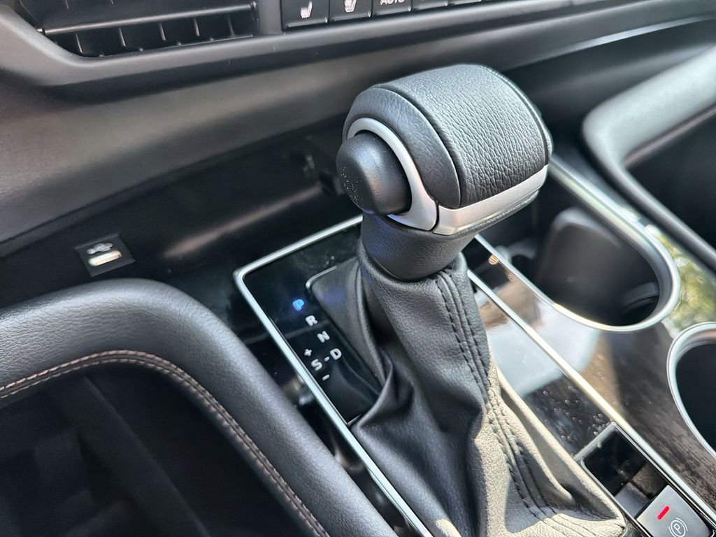 Used 2025 Toyota Sienna Platinum image 21