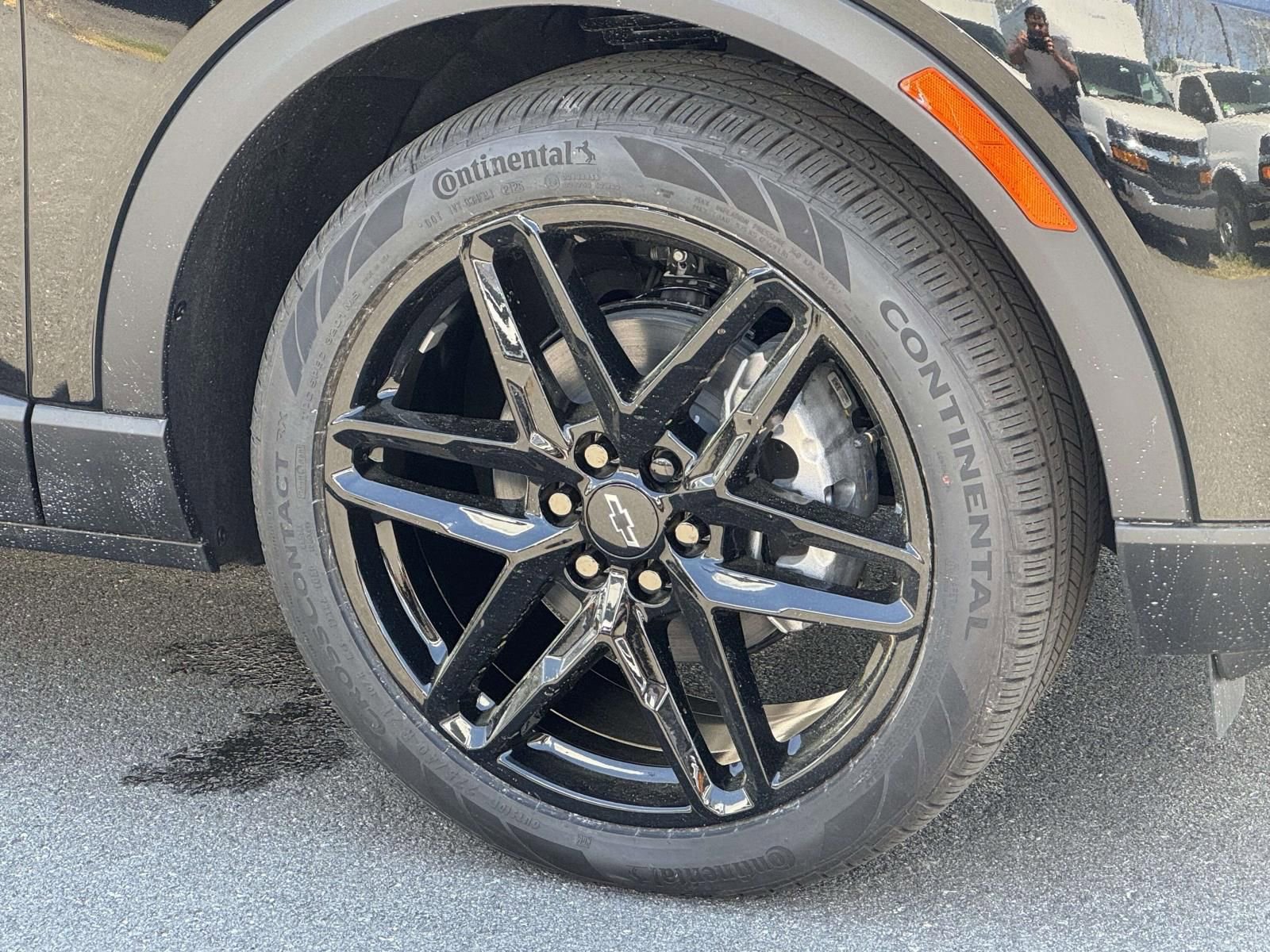 New 2026 Chevrolet Equinox EV LT w/ LPO, Blackout Package FWD image 7