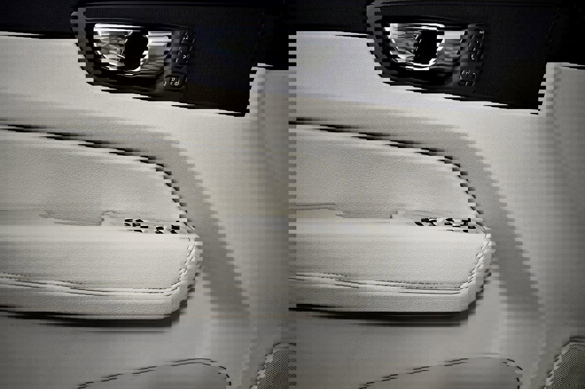 Used 2022 Volvo XC60 B5 Momentum image 14