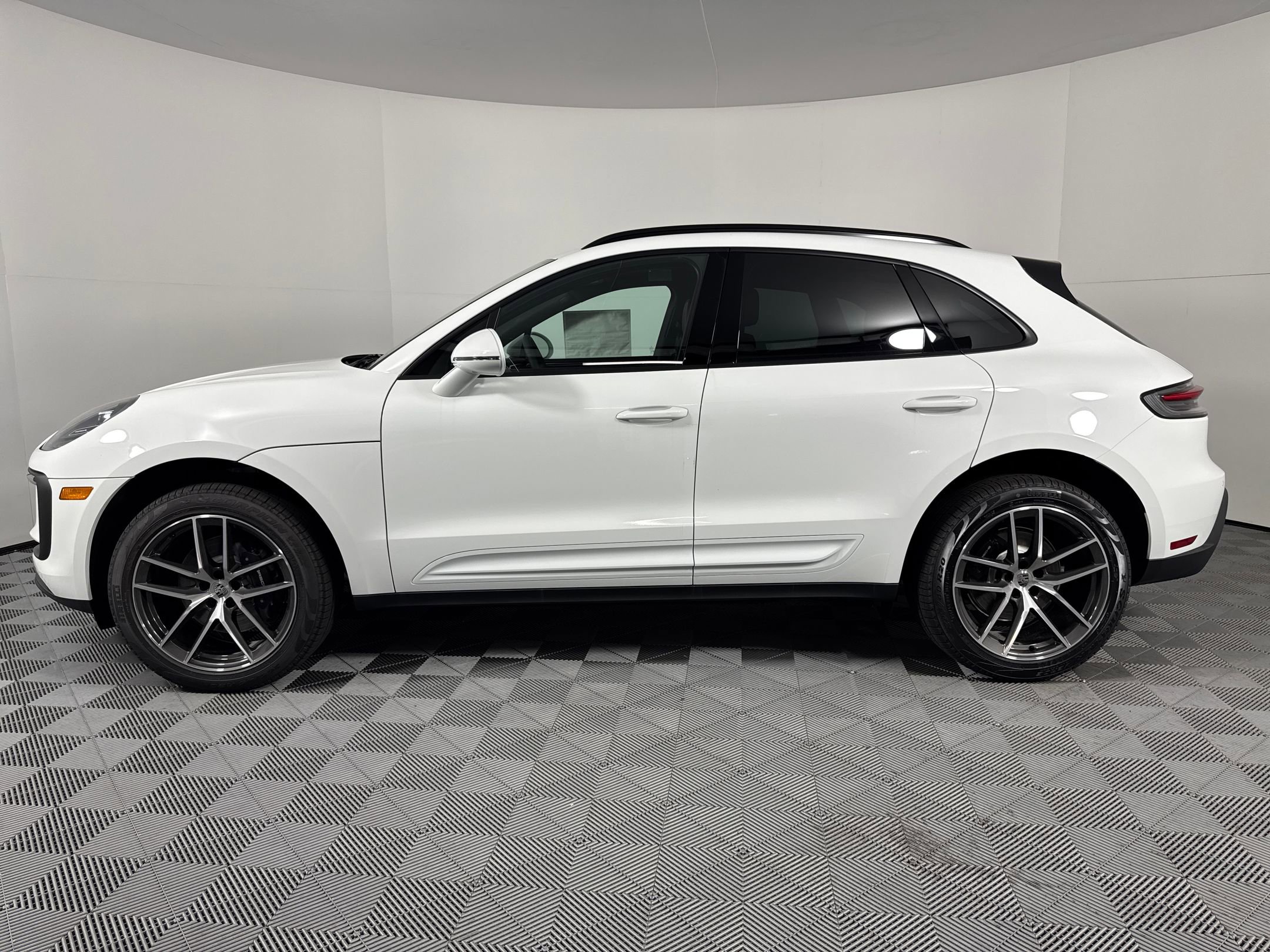 Certified 2026 Porsche Macan image 2
