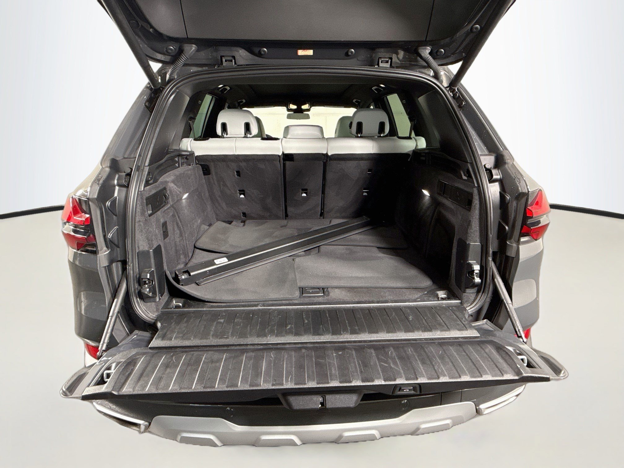 Used 2024 BMW X5 sDrive40i w/ Parking Assistance Package RWD image 13