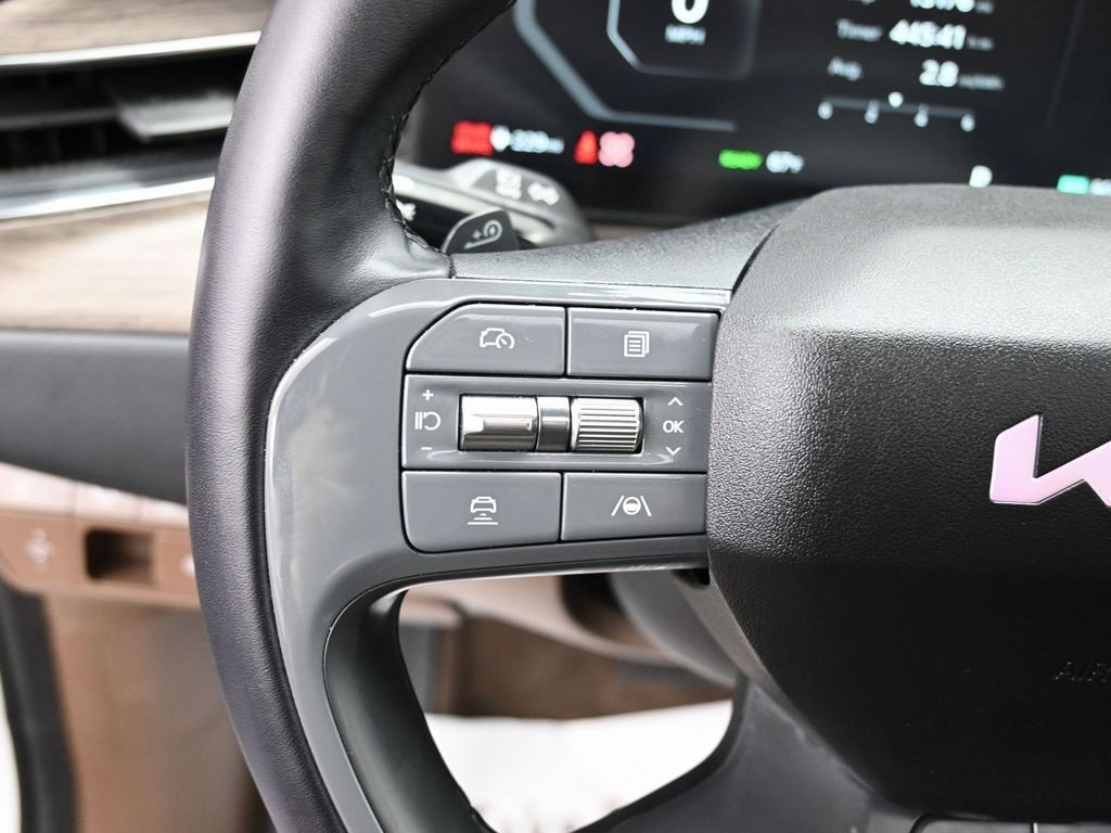 Used 2024 Kia EV9 Land image 18