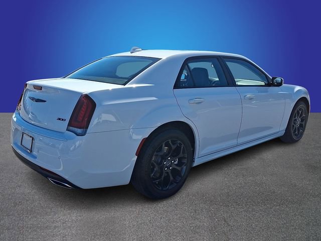 Used 2023 Chrysler 300 Touring L w/ Popular Equipment Group image 4