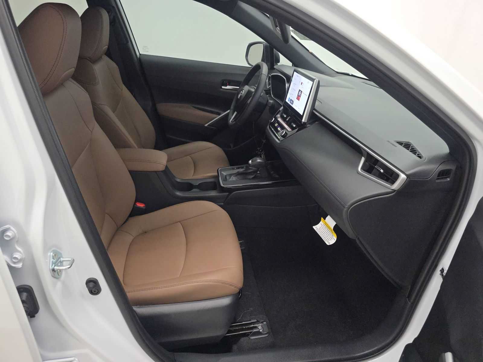 Used 2026 Toyota Corolla Cross XLE FWD image 2