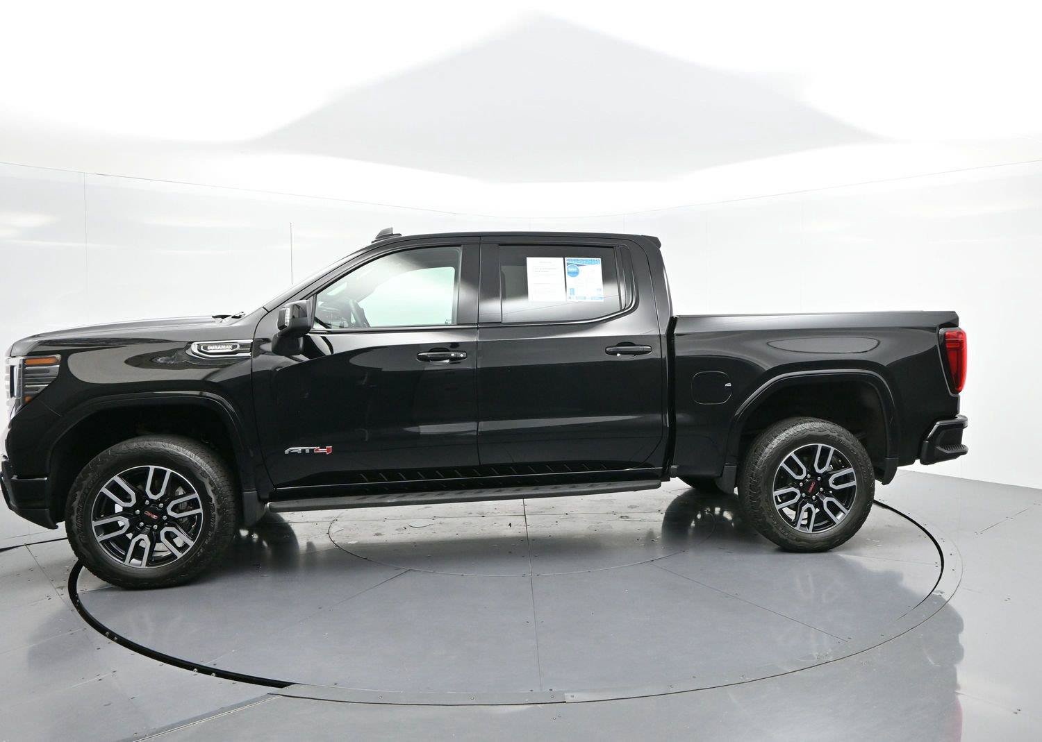 Used 2026 GMC Sierra 1500 AT4 w/ AT4 Premium Package AWD/4WD image 4