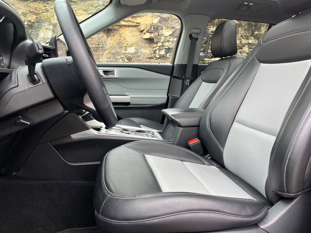 Used 2023 Ford Explorer XLT w/ Equipment Group 202A image 17