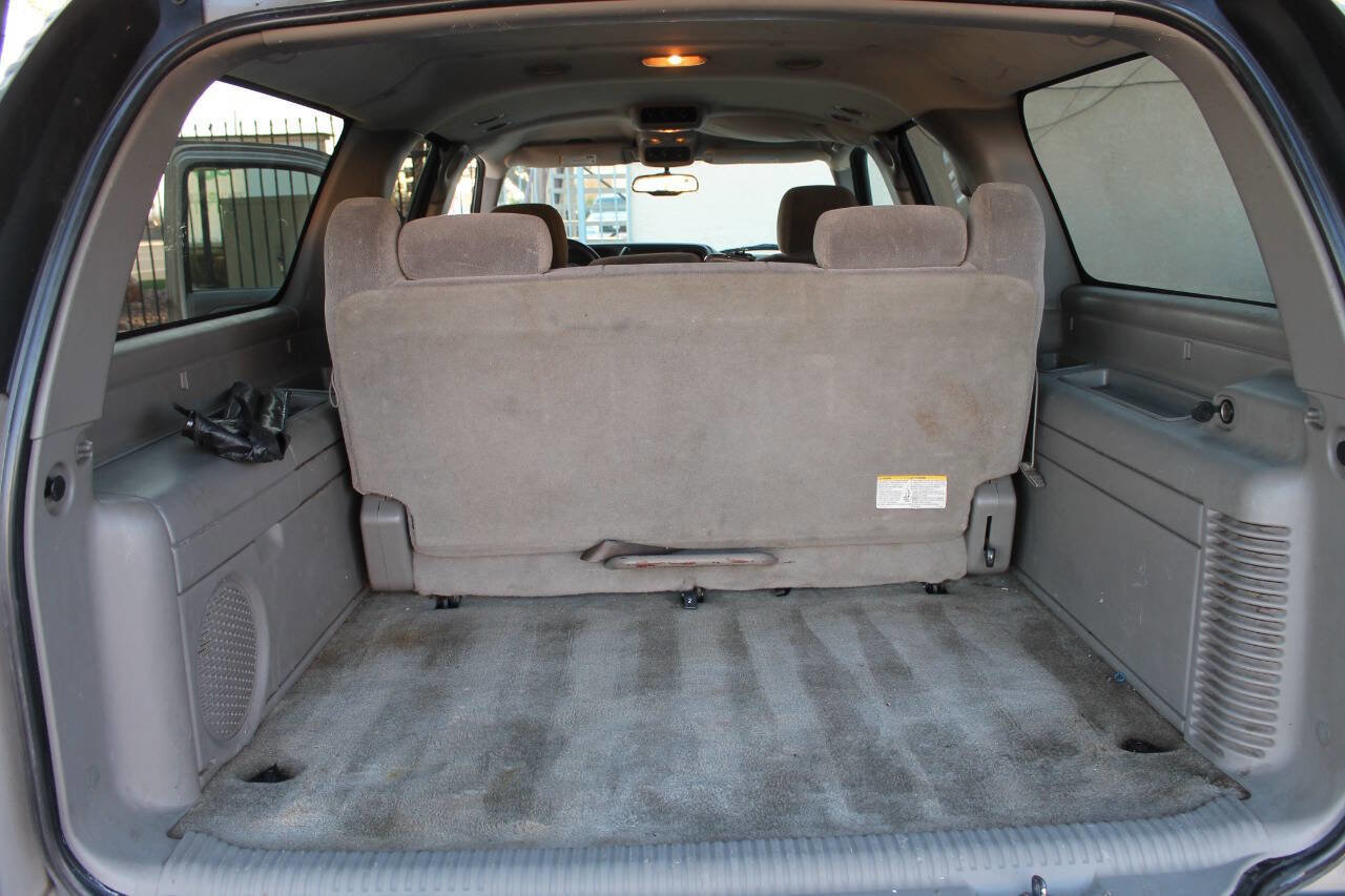 Used 2005 Chevrolet Suburban LS image 28