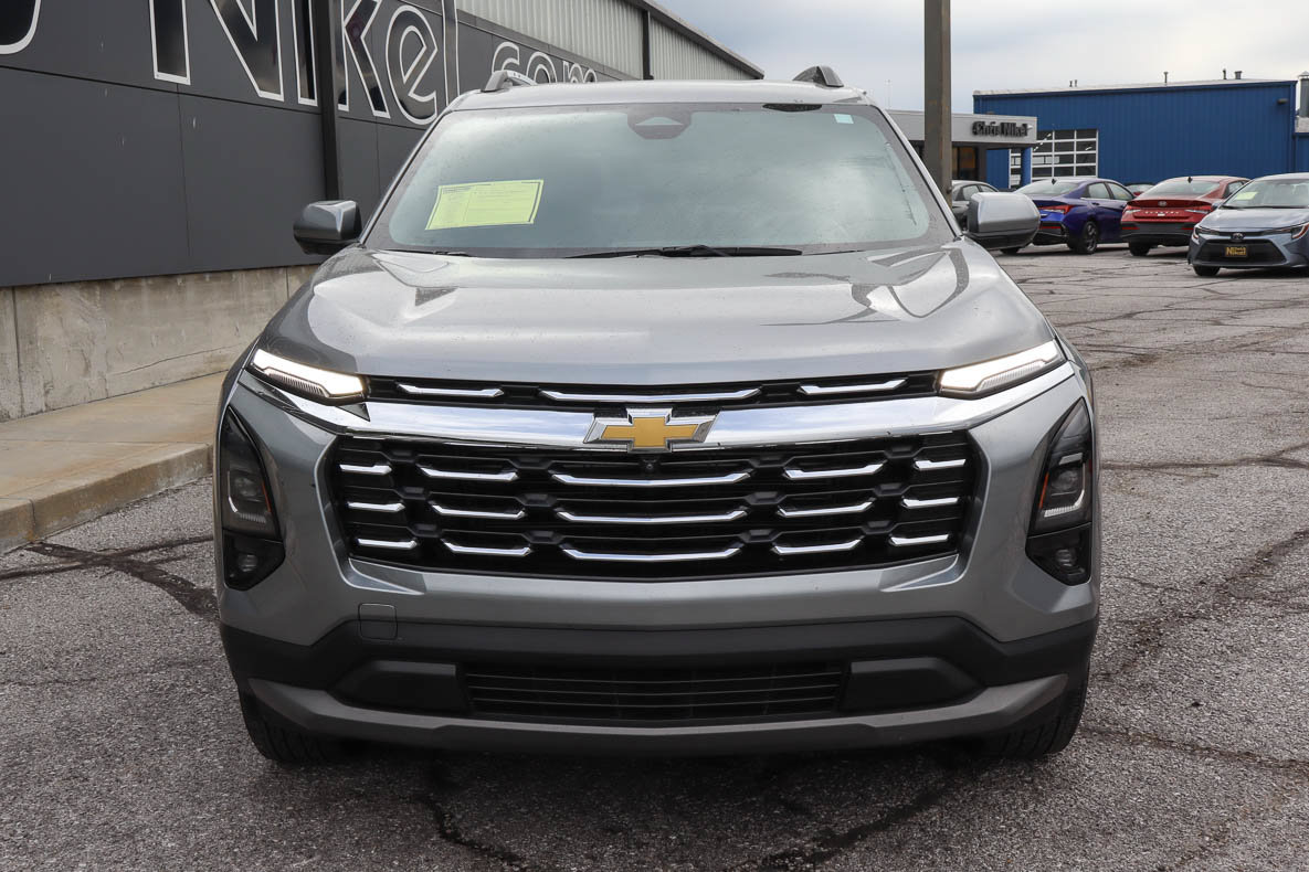 Used 2025 Chevrolet Equinox LT w/ Convenience Package II FWD image 2