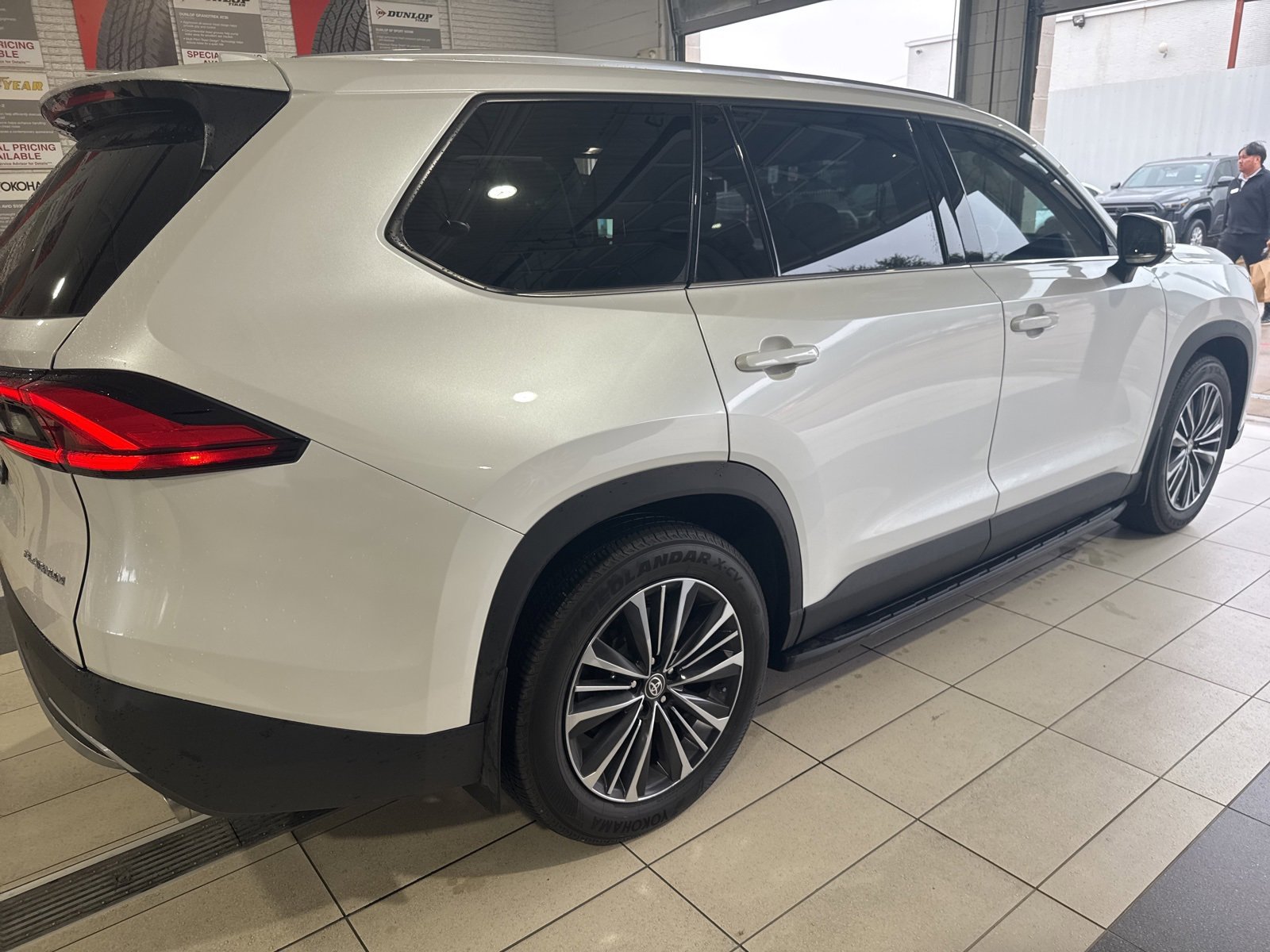 Used 2024 Toyota Grand Highlander AWD Hybrid image 16