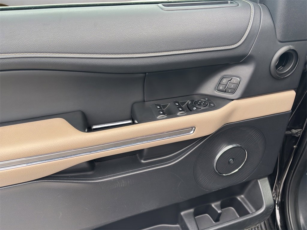 Used 2024 Ford Expedition Limited image 18
