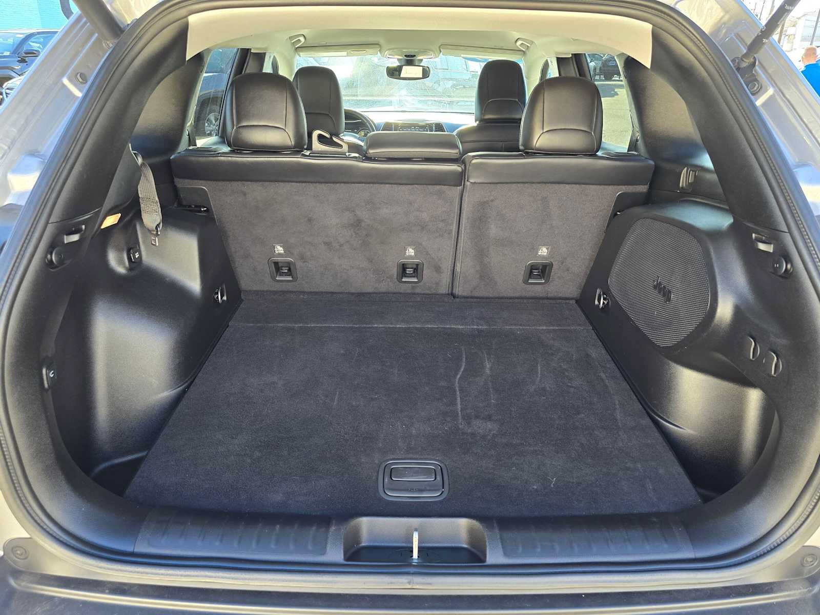 Used 2019 Jeep Cherokee Limited FWD image 14