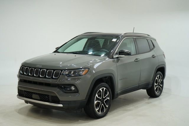 Used 2022 Jeep Compass Limited w/ Sun and Sound Group image 3