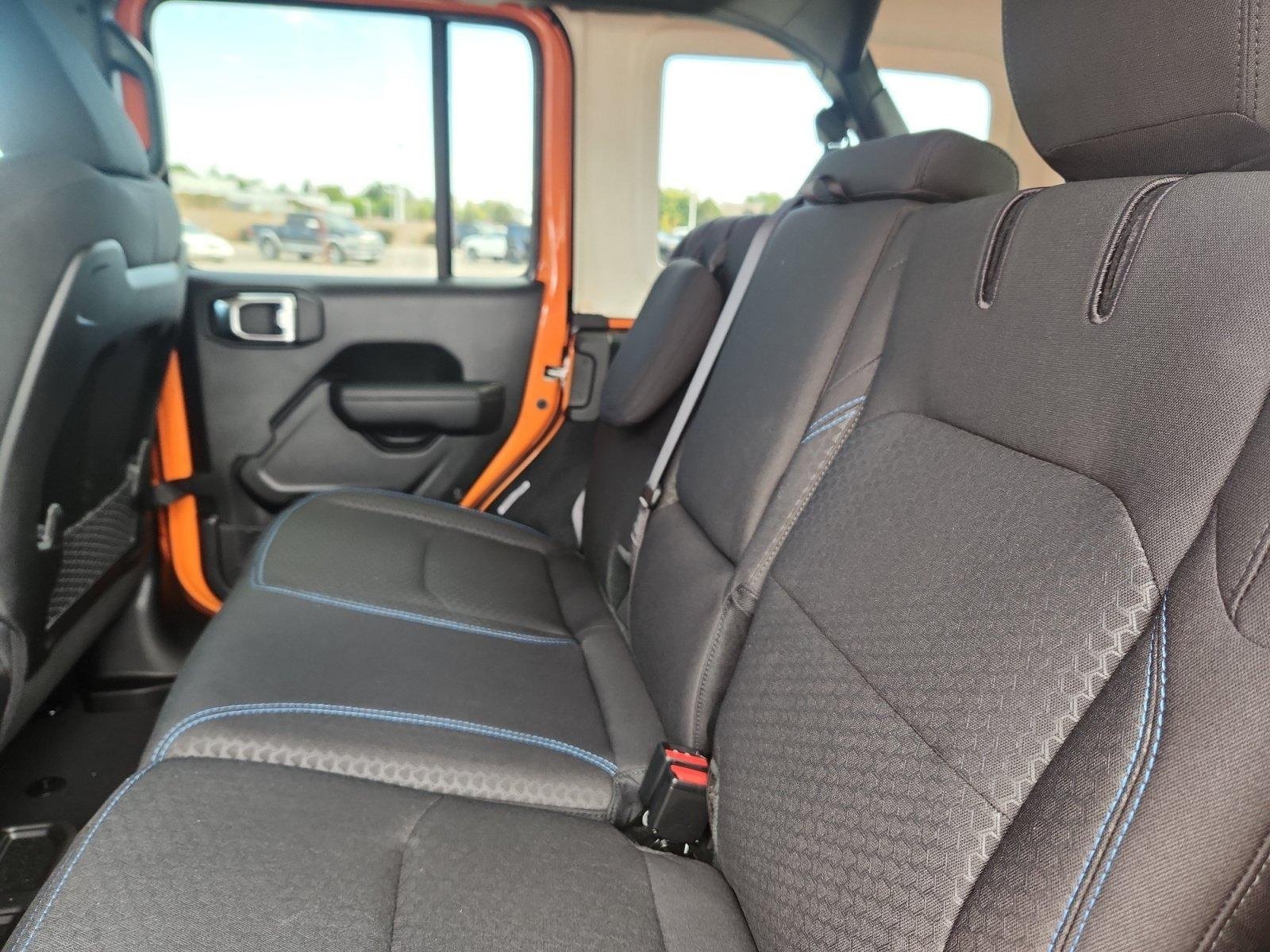 New 2025 Jeep Wrangler Unlimited Rubicon 4xe w/ Convenience Group AWD/4WD image 18