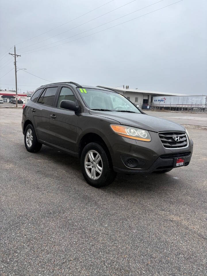 Used 2011 Hyundai Santa Fe GLS FWD image 2