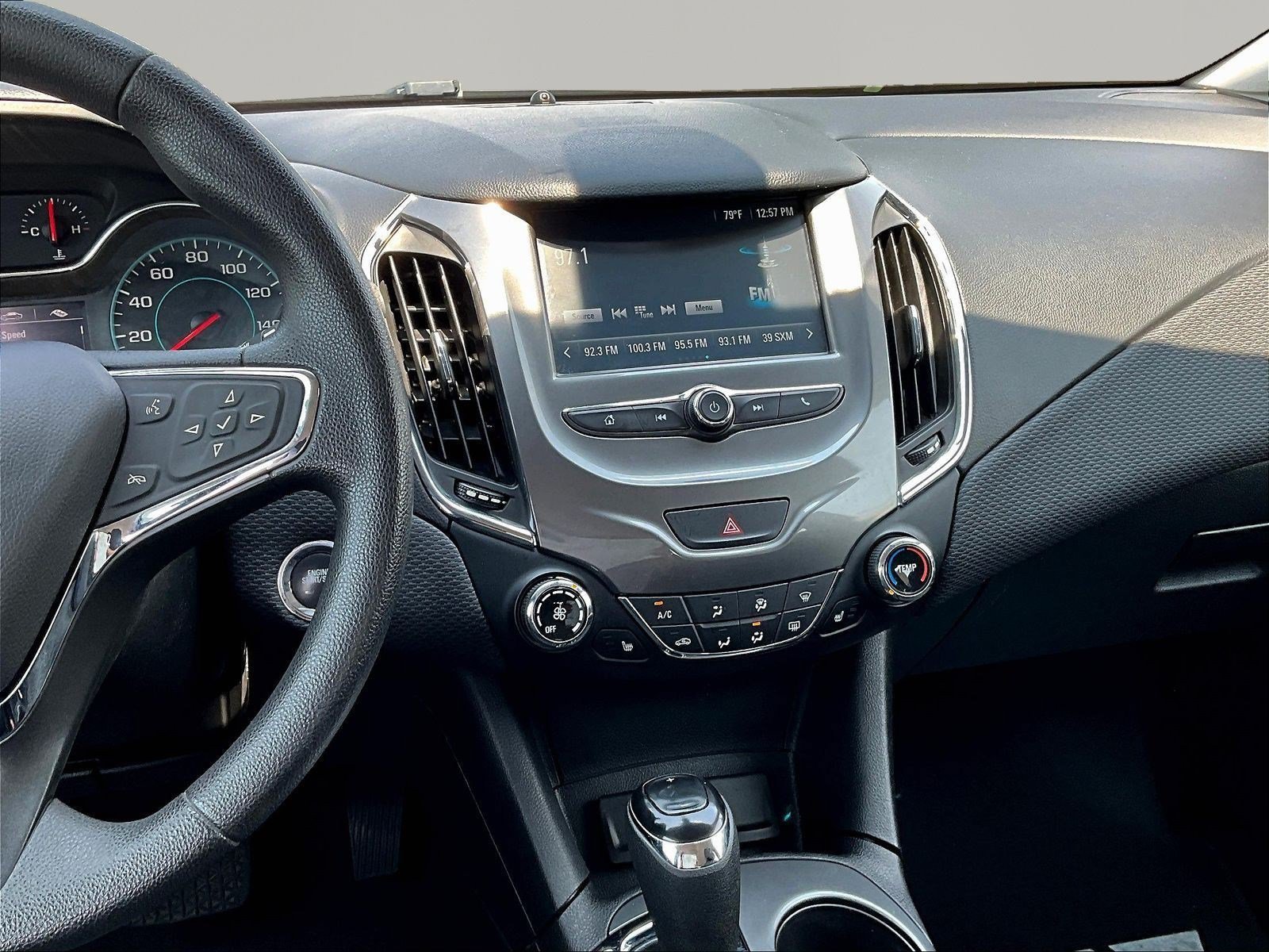 Used 2018 Chevrolet Cruze LT w/ Convenience Package FWD image 9