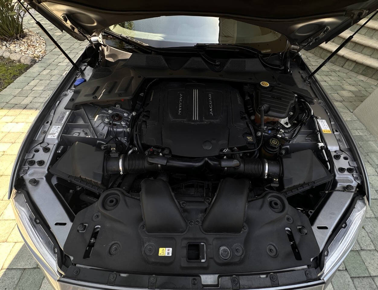 Used 2014 Jaguar XJ R LWB RWD image 9