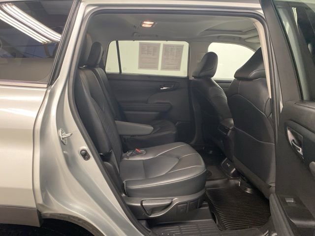 Used 2022 Toyota Highlander XLE image 27