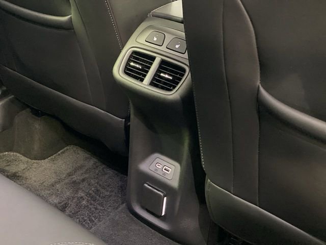 Used 2023 Buick Envision Avenir image 28