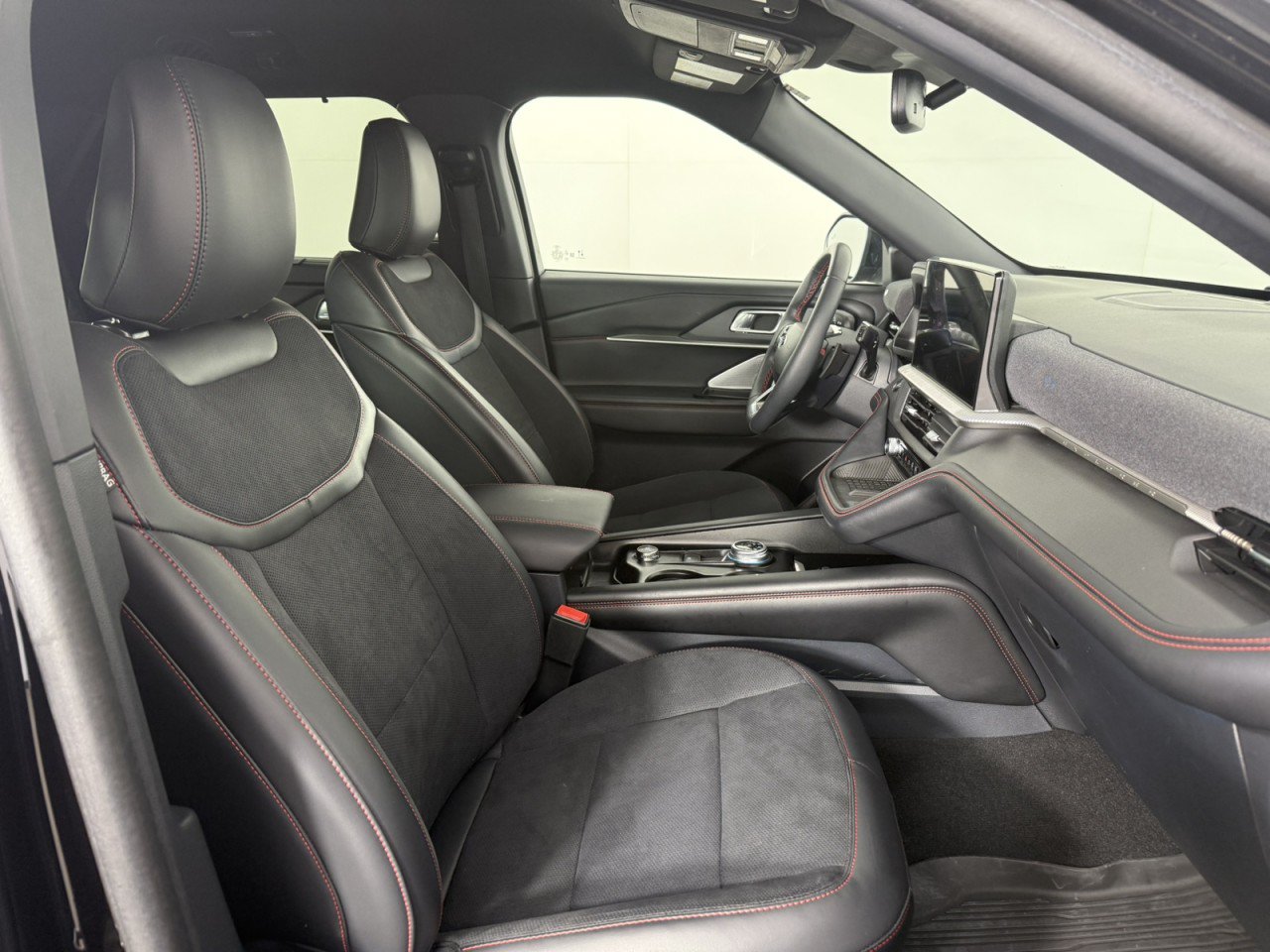 Used 2025 Ford Explorer ST RWD image 10