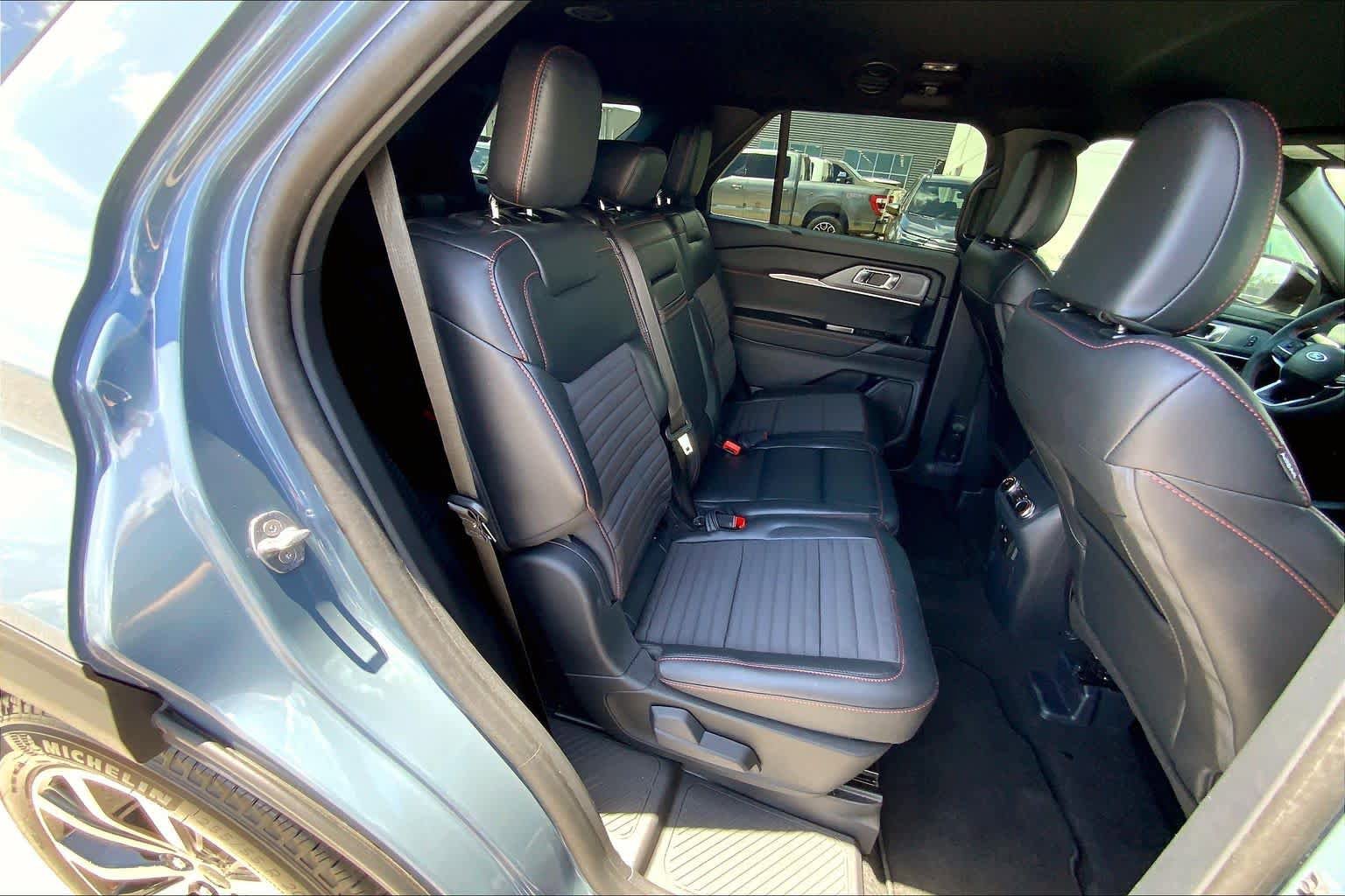 Certified 2025 Ford Explorer ST-Line RWD image 19