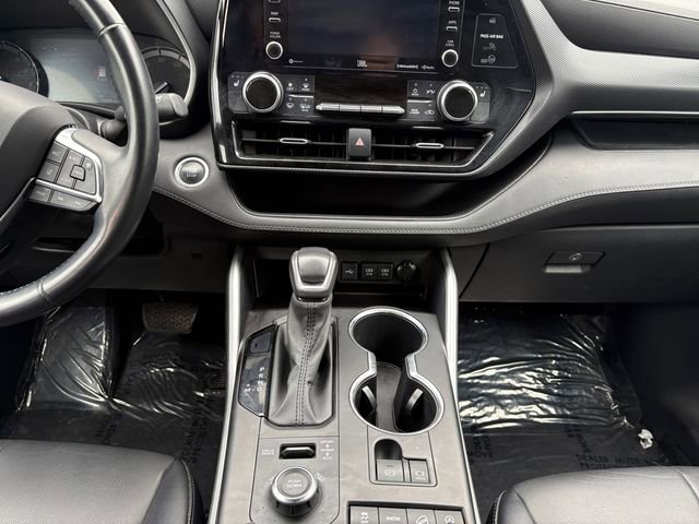 Used 2021 Toyota Highlander XSE AWD/4WD image 11