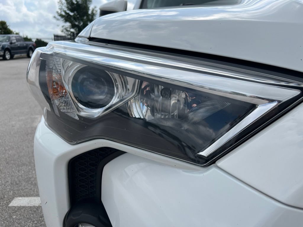 Used 2021 Toyota 4Runner SR5 AWD/4WD image 13