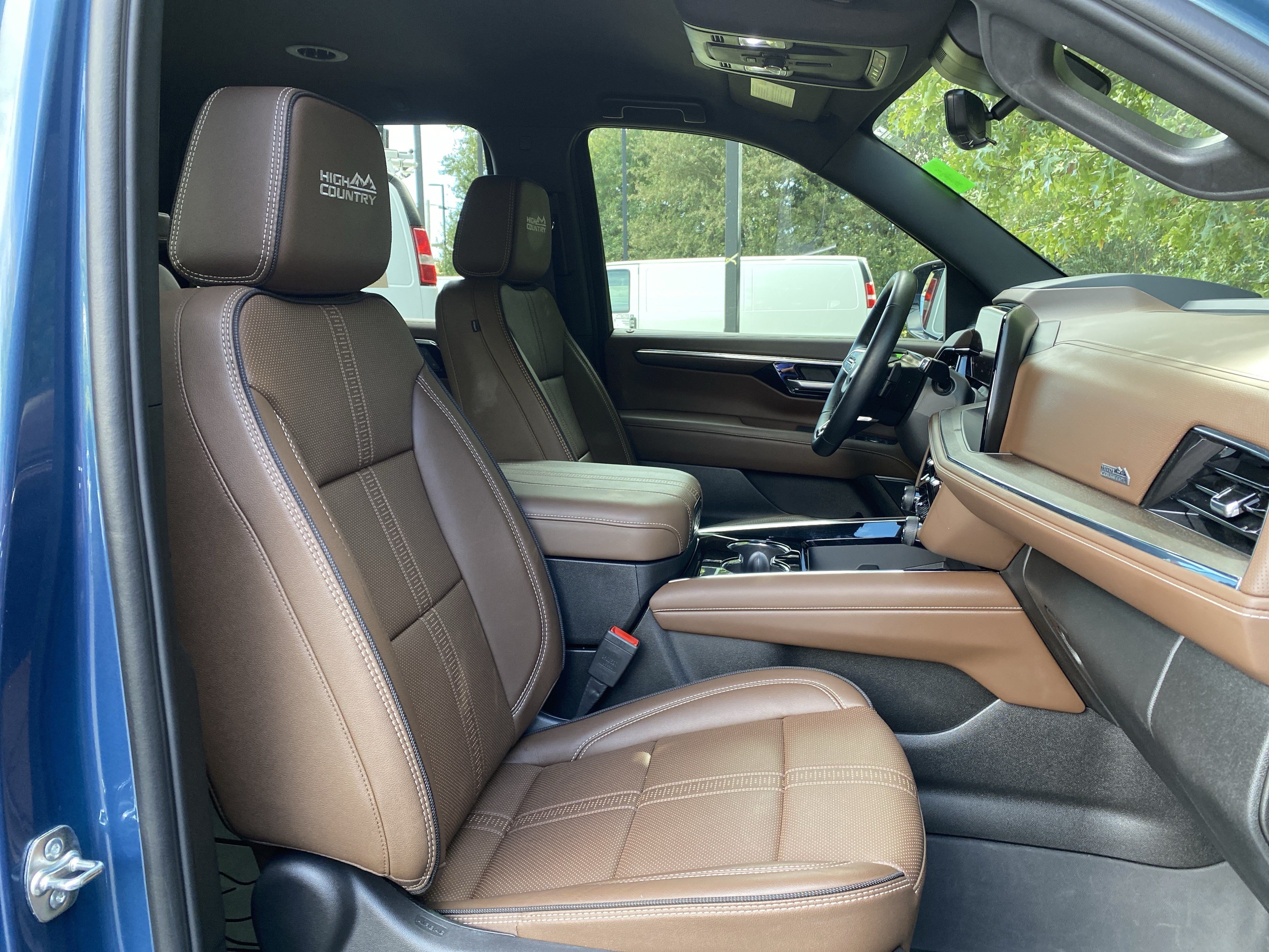 Used 2025 Chevrolet Tahoe High Country AWD/4WD image 36