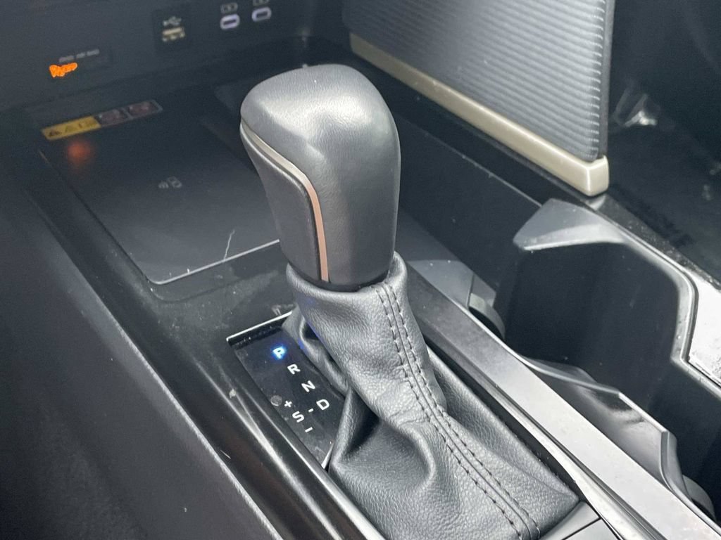 Used 2025 Toyota Camry SE w/ Convenience Package FWD image 41
