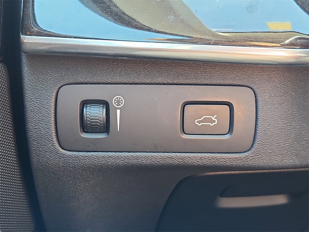 Used 2019 Volvo XC90 T6 Momentum w/ Advanced Package image 21