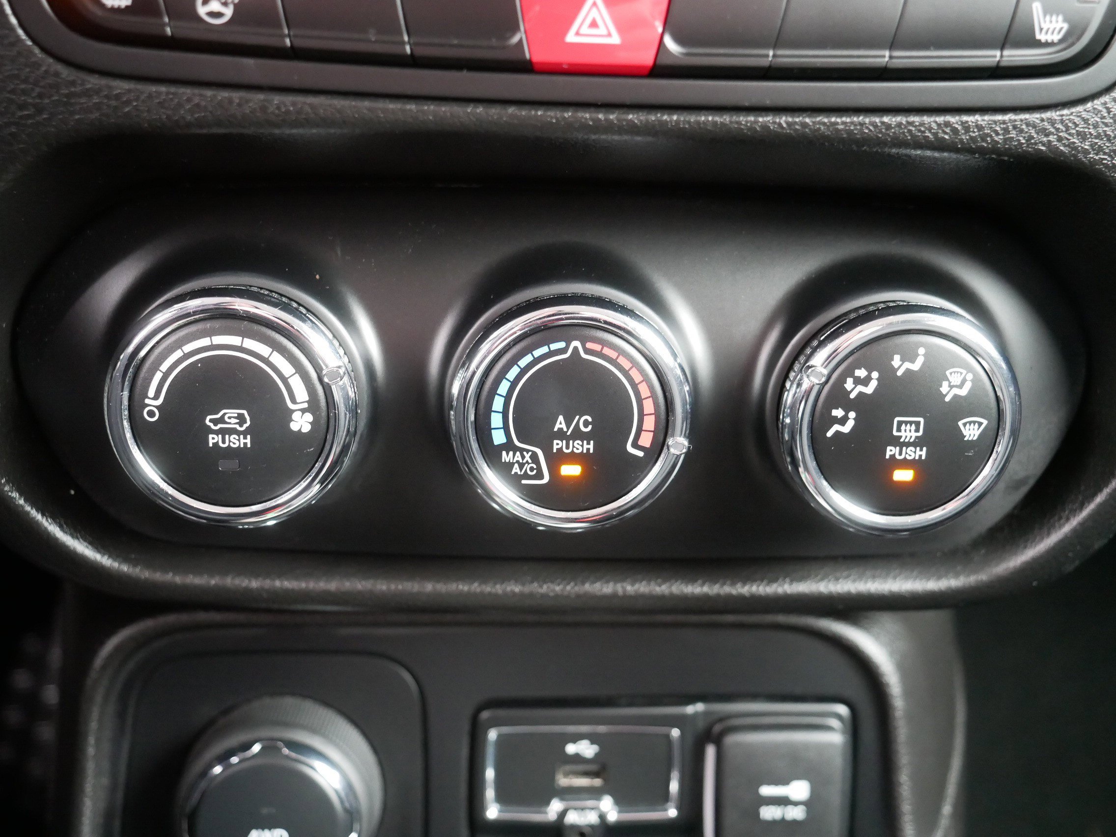 Used 2017 Jeep Renegade Latitude w/ Cold Weather Group image 23