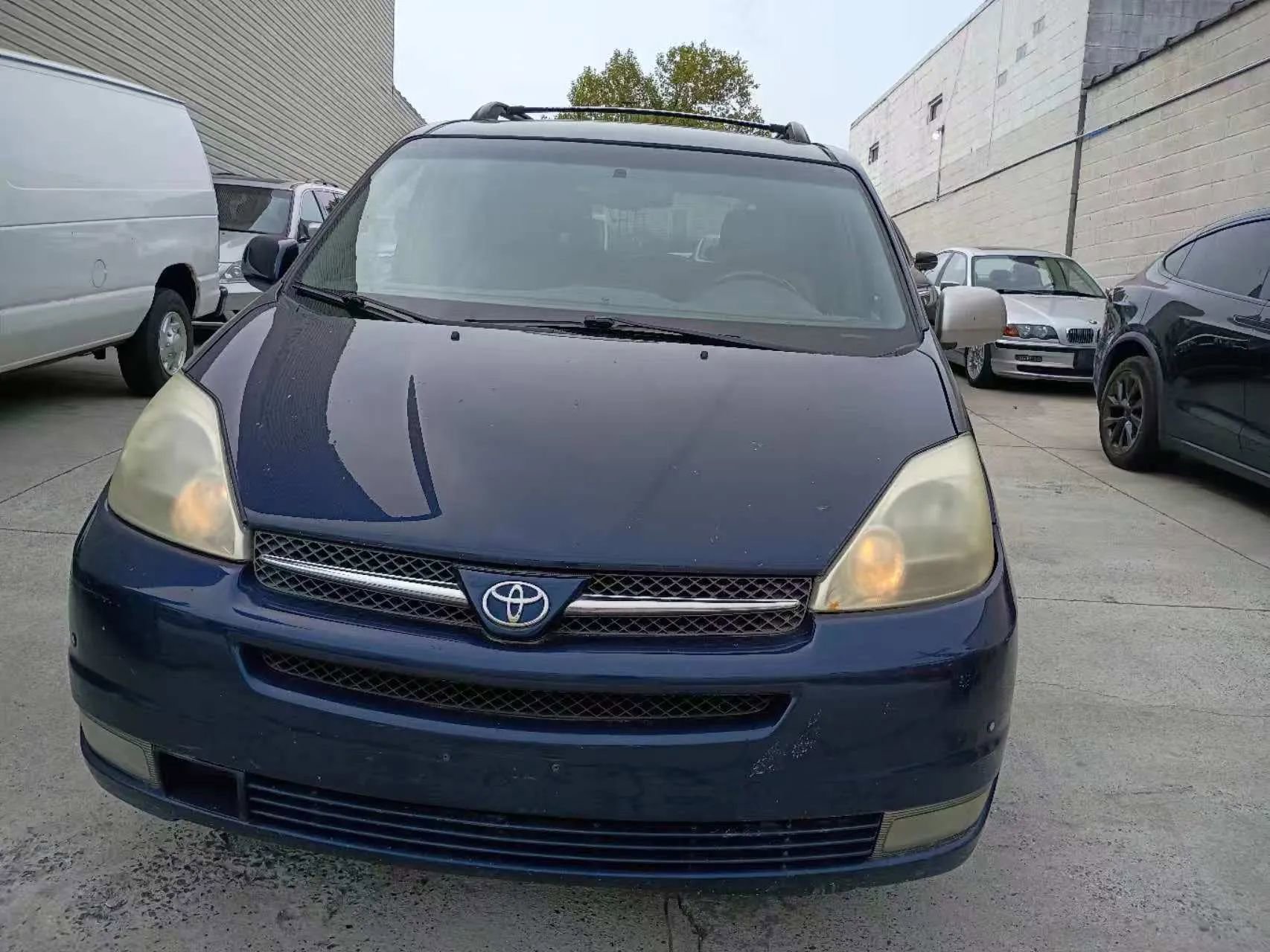 Used 2004 Toyota Sienna XLE image 1